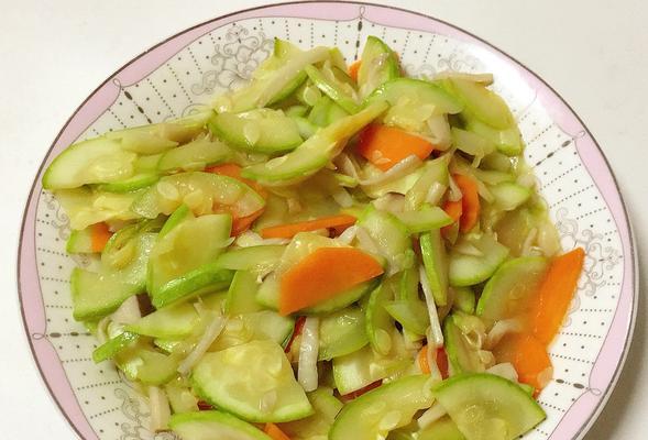 素食美食——西葫芦的多种烹饪方法（以素烧西葫芦，味道清淡却不失美味）-第1张图片-美味行家