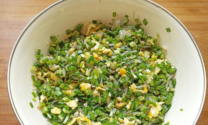 素菜饺子的做法（用新鲜蔬菜打造美味健康饺子）-第3张图片-美味行家