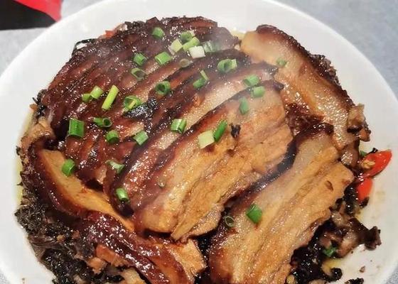 醍醐味丝瓜蒸肉，口感鲜美，健康营养（传统美食再现经典，醇香肉味配上清爽蔬菜，成就一道绝妙佳肴）-第1张图片-美味行家