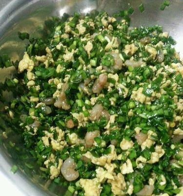 以虾仁韭菜鸡蛋饺子馅为主的制作方法（健康美味的自制饺子，让你大快朵颐）-第3张图片-美味行家