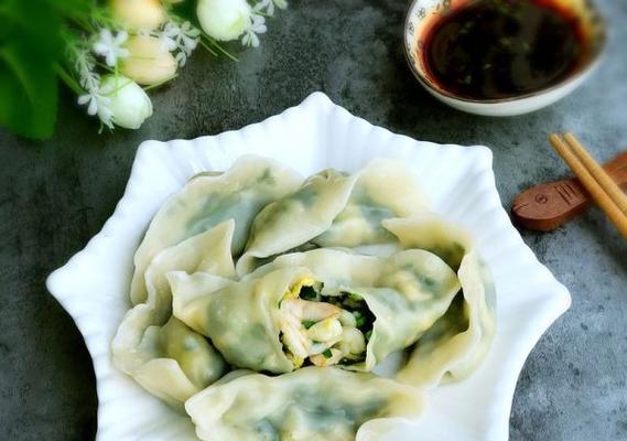 以虾仁韭菜鸡蛋饺子馅为主的制作方法（健康美味的自制饺子，让你大快朵颐）-第2张图片-美味行家