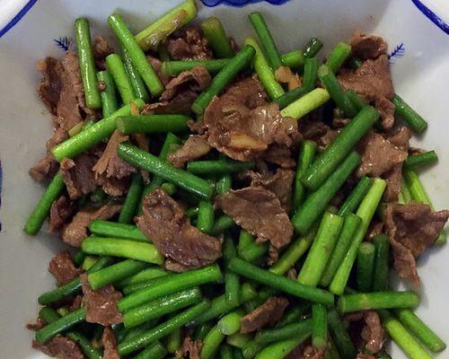 蒜薹牛肉的家常做法（健康美味的家常菜肴）-第3张图片-美味行家