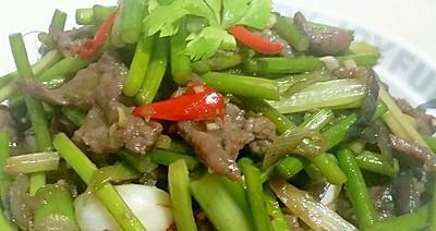 蒜薹牛肉的家常做法（健康美味的家常菜肴）-第1张图片-美味行家