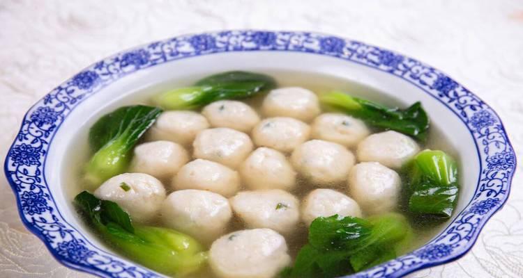 小白菜烩鱼丸，健康美味两不误！（一道家常菜，简单易学，让你在家也能享受美食。）-第1张图片-美味行家