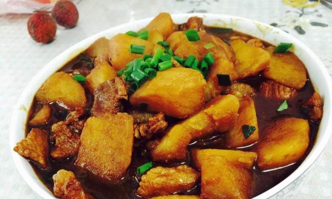 好吃又简单！土豆肉窝窝的家常做法（传统口味不失新意，让你在家也能品尝到正宗的土豆肉窝窝）-第3张图片-美味行家