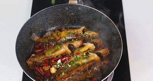 美食分享——油炸黄辣丁的制作方法（做出口感酥脆香辣的黄辣丁，关键在于这个步骤！）-第2张图片-美味行家