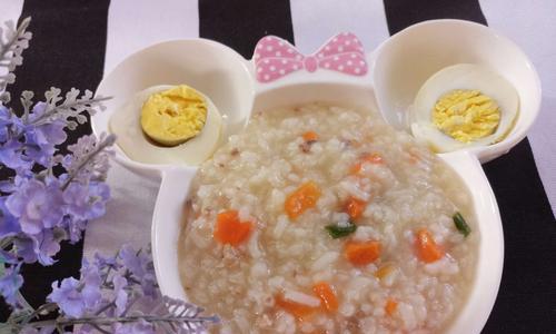 小胡萝卜鸭腿粥的做法（一道美味又营养的家常粥）-第2张图片-美味行家