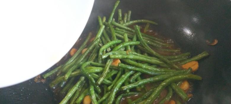 家常菜必备，美味油焖豇豆（做法简单易学，口感爽脆鲜香，让你在家也能享受餐厅级别的美食）-第3张图片-美味行家
