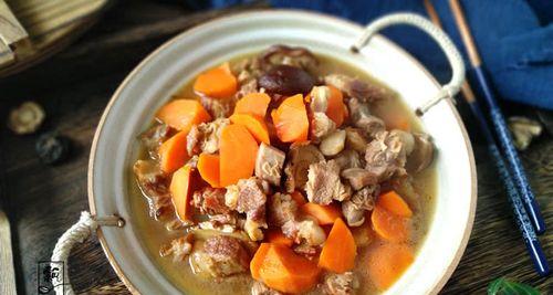 羊肉胡萝卜焖米饭——美味营养的主食（以羊肉胡萝卜为基础，搭配米饭焖制，营养丰富，口感鲜美）-第1张图片-美味行家
