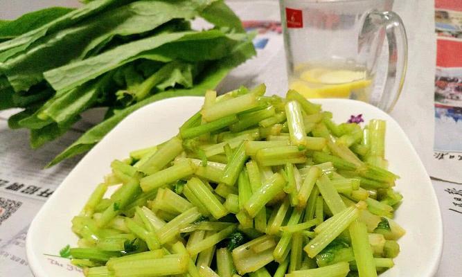以西芹为主材料的什锦炒菜的做法（做法简单易学，营养丰富健康，让你轻松做出美味的菜肴）-第3张图片-美味行家