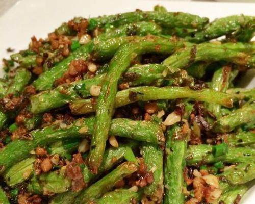 家常美食，香辣瘦肉豆角丝（健康营养，简单易做，最适合全家享用！）-第3张图片-美味行家