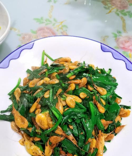 美味佳肴（鲜嫩多汁，口感十足，轻松学会雪里蕻炒鲜河虾的做法）-第3张图片-美味行家