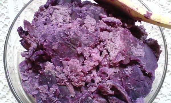 紫色糯米饭的制作方法（如何做出美味可口的紫色糯米饭）-第3张图片-美味行家
