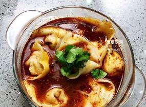 手抄三鲜馄饨的制作方法（制作手抄三鲜馄饨，让你在家也能尝到美味的正宗小吃）-第3张图片-美味行家