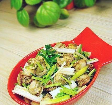 美味健康的以西葫木耳炒贝丁（从选材到烹饪，教你轻松制作一道健康美味的以西葫木耳炒贝丁）-第3张图片-美味行家