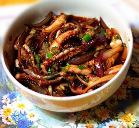 铁锅鱿鱼头的制作方法（传统美食的经典口味，简单易学，美味可口）-第3张图片-美味行家