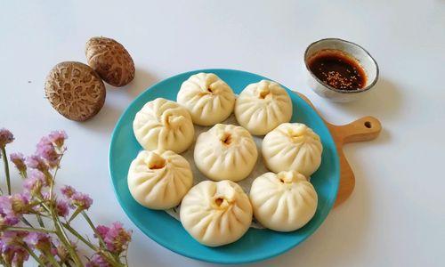 手把手教你做出鲜肉小笼包（传统美食重现，让你在家也能尝到正宗的上海味道）-第2张图片-美味行家