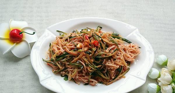 以鲜菇凉拌脆瓜，清爽美味健康（做法简单易学，营养丰富又美味，让你欲罢不能）-第3张图片-美味行家