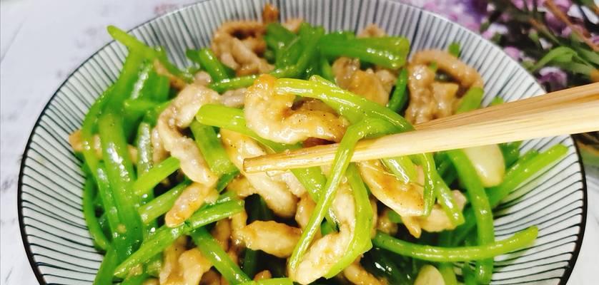 茼蒿炒肉丝，营养又美味（做法简单易学，家常菜必备）-第1张图片-美味行家