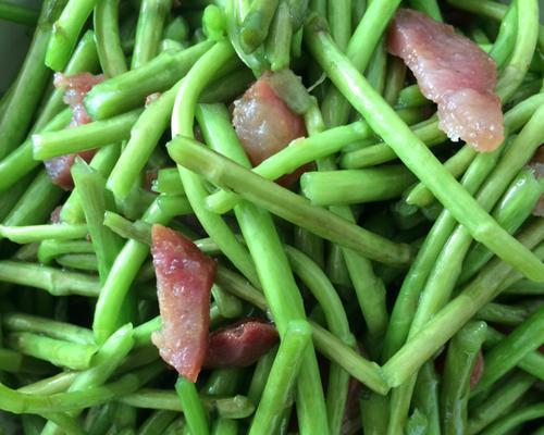 茼蒿炒肉丝，营养又美味（做法简单易学，家常菜必备）-第2张图片-美味行家