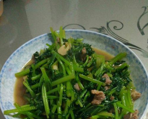 茼蒿炒肉丝，营养又美味（做法简单易学，家常菜必备）-第3张图片-美味行家