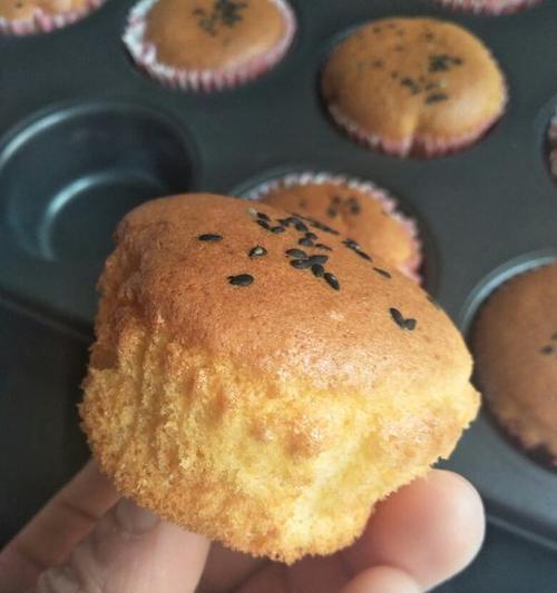 柔软弹力蜂蜜小蛋糕的制作方法（做出口感迷人的蜂蜜小蛋糕，让你回味无穷）-第2张图片-美味行家