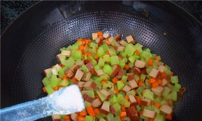 健康美味莴笋木耳鸡蛋干的做法（探秘健康低卡的家常美食，从莴笋到鸡蛋干的美味变身）-第1张图片-美味行家