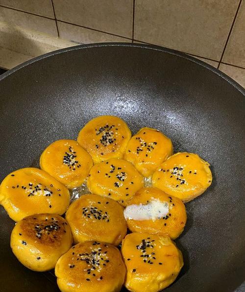美味又健康的香酥红薯饼（掌握制作技巧，做出口感极佳的红薯饼）-第3张图片-美味行家