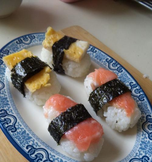 寿司饭团的制作方法（以海鲜为主的健康食品）-第1张图片-美味行家