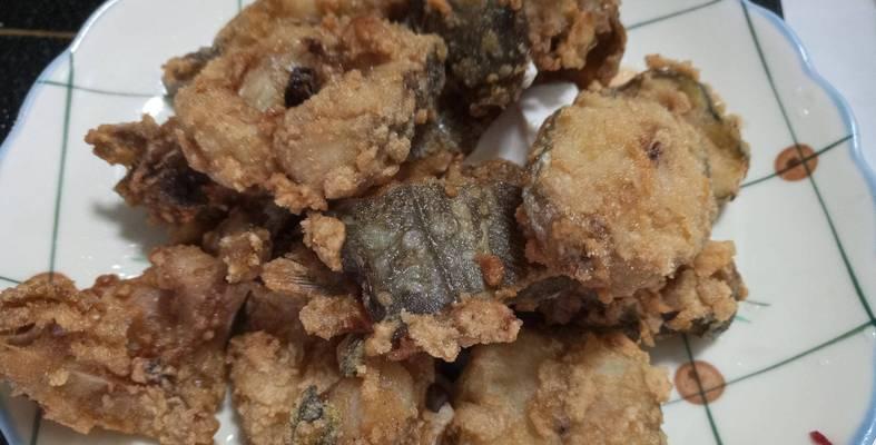 家常美食教程——炸豆腐焖鱼（用豆腐的香滑和鱼肉的鲜美，做出一道美味佳肴）-第2张图片-美味行家