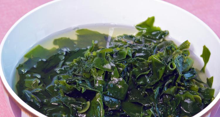 用裙带菜烧出美味桂花鱼（享受健康美味，尝遍海鲜好滋味）-第1张图片-美味行家