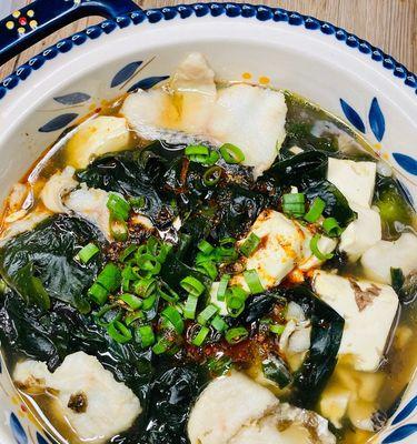 用裙带菜烧出美味桂花鱼（享受健康美味，尝遍海鲜好滋味）-第3张图片-美味行家