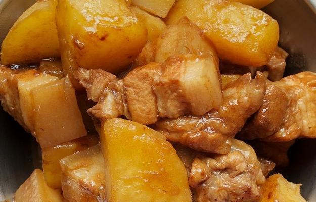 五花肉焖土豆的做法（美味健康的家常菜）-第2张图片-美味行家