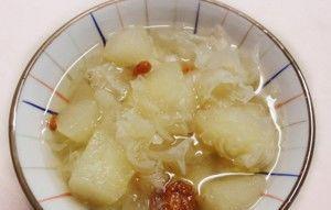 小吊梨汤的做法（家常美味汤，营养滋补又补水）-第1张图片-美味行家