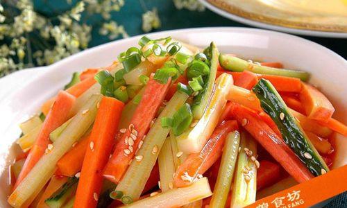 手把手教你做口感绝佳的蒜香瓜条（原料简单易得、做法简单易学，让你在家也能做出美味佳肴）-第3张图片-美味行家