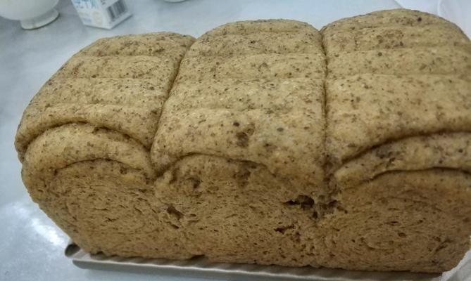 如何制作美味健康的燕麦面包（掌握燕麦面包的制作技巧，尝试新鲜健康的美食）-第3张图片-美味行家