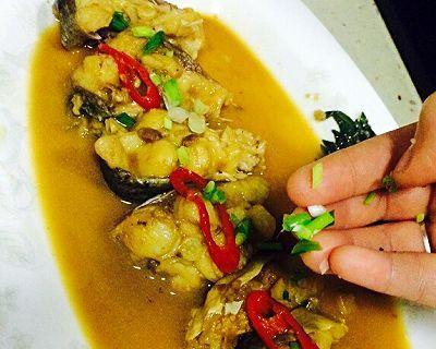烹调美味紫苏焖鱼（鲜美可口，味蕾惊喜）-第3张图片-美味行家
