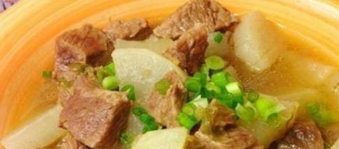 砂锅牛肉炖土豆，暖暖身心（温暖冬日的最佳选择，家常菜谱分享）-第2张图片-美味行家