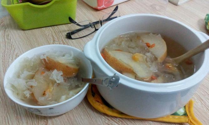 清凉夏日，美味银耳雪梨桂花冻撞奶！-第1张图片-美味行家
