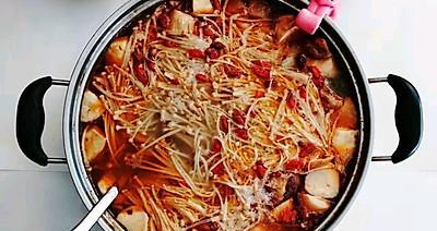 尝鲜必备（家庭美食秘籍，轻松烹饪老鸭粉丝汤）-第1张图片-美味行家