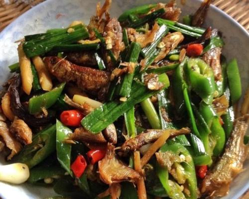手工制作香辣鱼干，美味又营养（从选材到制作全程解析，让你轻松掌握制作技巧）-第2张图片-美味行家