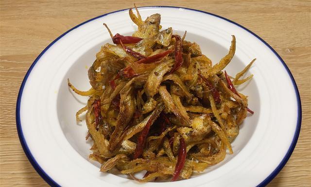 手工制作香辣鱼干，美味又营养（从选材到制作全程解析，让你轻松掌握制作技巧）-第1张图片-美味行家