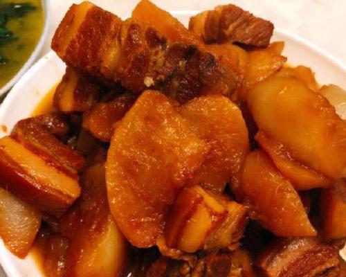 五花肉炖白萝卜，美味营养的家常菜（做法详解，口感绵软汁香，）-第2张图片-美味行家