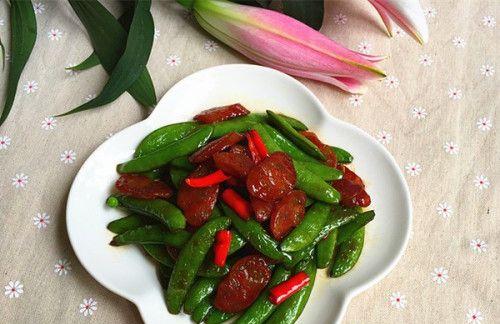 甜豆炒腊肠，味蕾的一场盛宴（从选材到入口，一道美味佳肴的制作全过程）-第2张图片-美味行家
