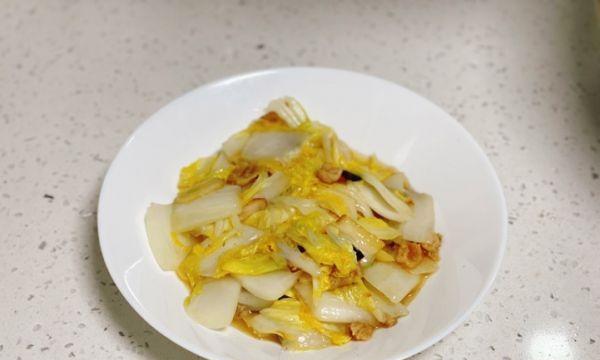 美味健康的油渣煮白菜（用油渣和白菜打造营养美食，白菜煮油渣让你更健康）-第2张图片-美味行家