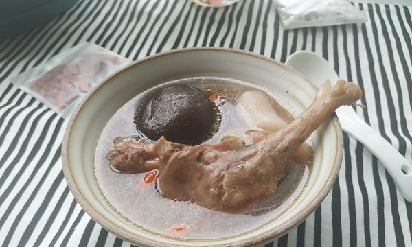 老鸭汤滋补之道（传统食谱简易制作一道美味营养的老鸭汤）-第1张图片-美味行家