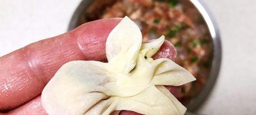 掌握制作美味猪肉抄手的步骤（猪肉抄手，传统美食的经典之选）-第1张图片-美味行家
