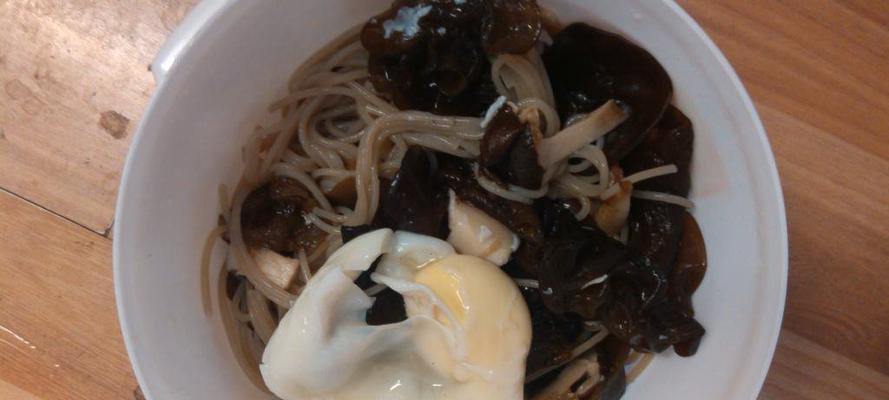 一碗香菇木耳鸡蛋面，滋味浓郁（家常面食新做法，营养丰富，做法简单）-第3张图片-美味行家