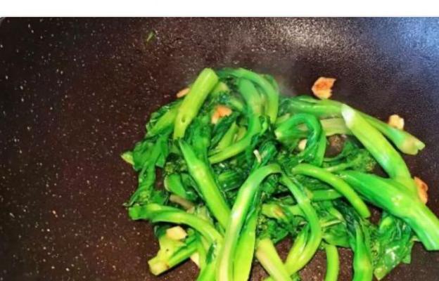 肉粒炒菜心，美味健康的家常菜（用肉粒增添鲜味，营养菜心更美味）-第2张图片-美味行家