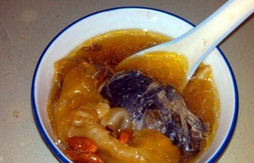 美味健康的乌鸡火腿花胶汤（家常做法，营养丰富的养生汤）-第2张图片-美味行家